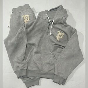 Men’s Grey “P” Logo Fleece Hoodie & Jogger Sweat Suit Set – Size XXL